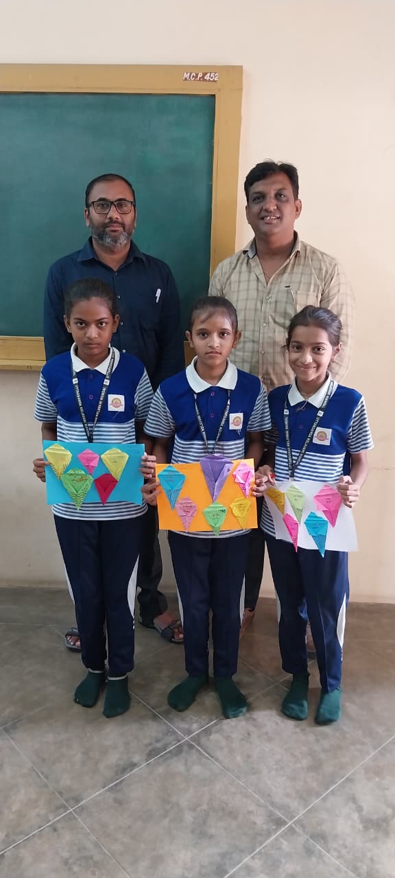 બેગલેસ ડે અંતર્ગત કાગળ કામની પ્રવૃત્તિ